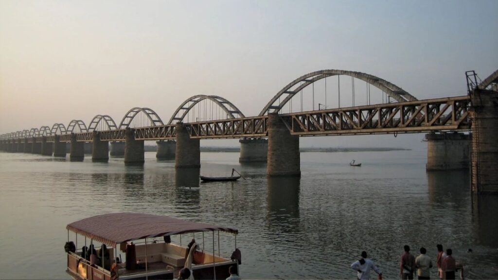 Godavari river information in Marathi