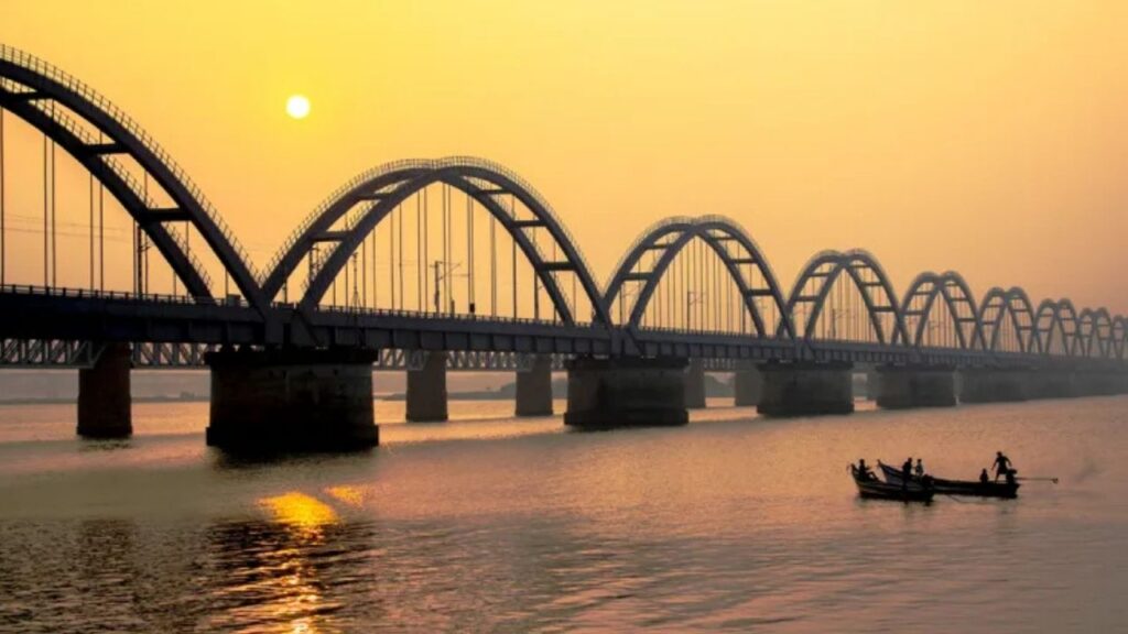 Godavari river information in Marathi